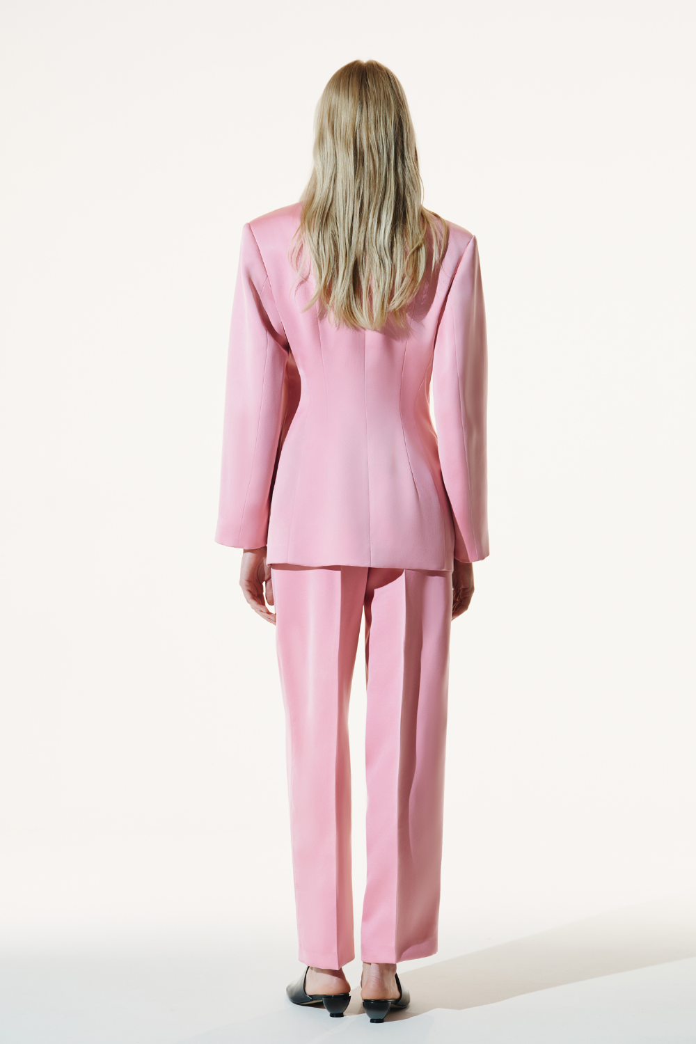 Traje rosa